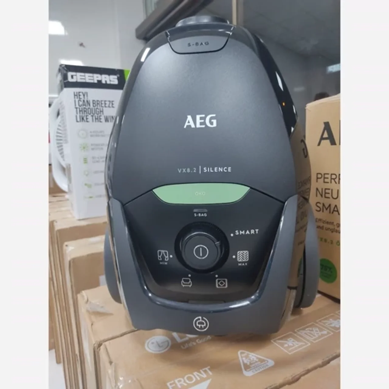 جاروبرقی AEG مدل VX82-1-ÖKO